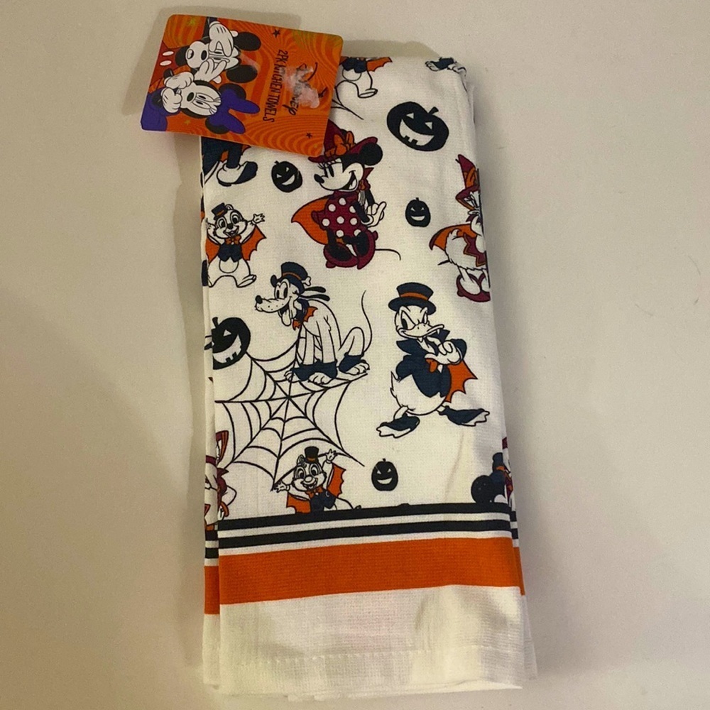 NWT disney 2 pc kitchen towels